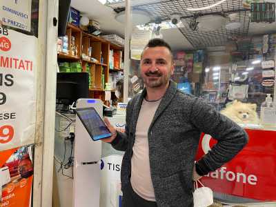 � proprio quest�ultimo, classe 1983, a venirci incontro mentre � alle prese con l�impostazione di un tablet